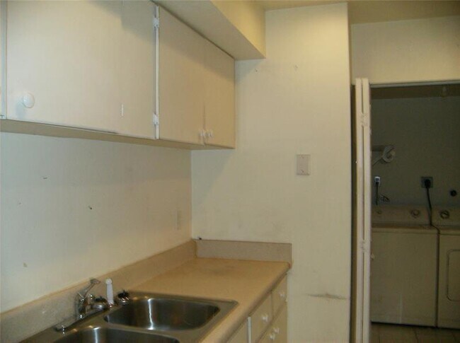 Building Photo - 2814 NW 55th Ave