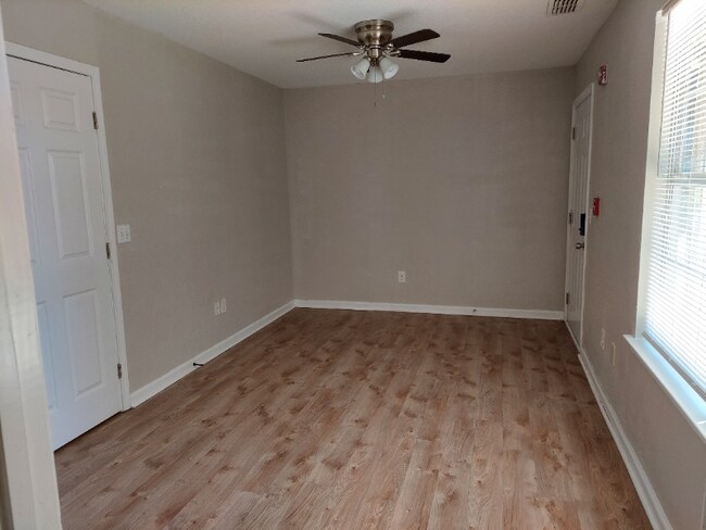 Building Photo - 1329 Nylic St