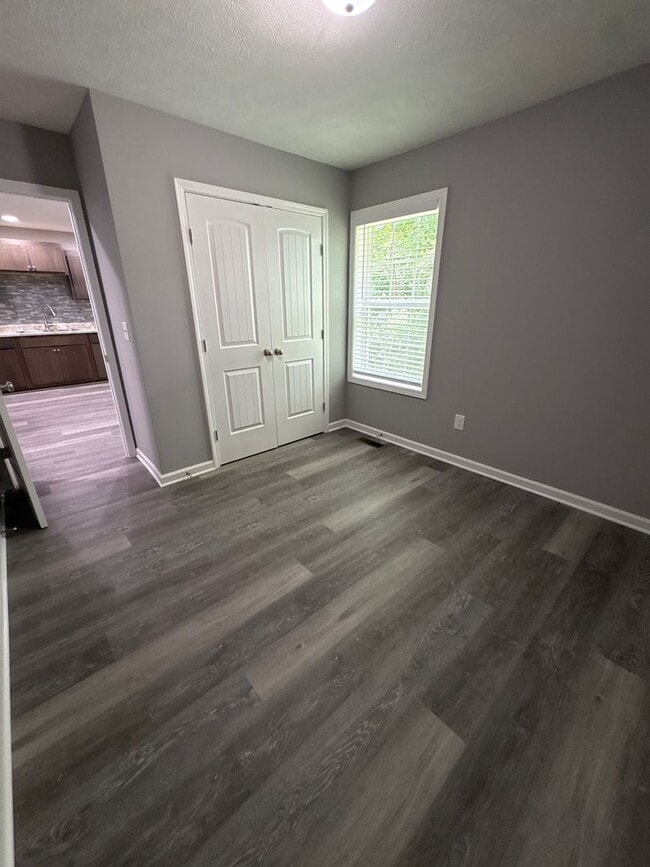 Building Photo - Newer Duplex Located Near the Heart of Tullahoma!