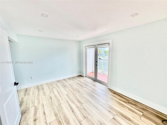 Building Photo - 2415 NW 16th St Rd