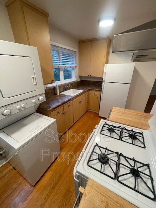 Building Photo - 624 Valle Vista Ave