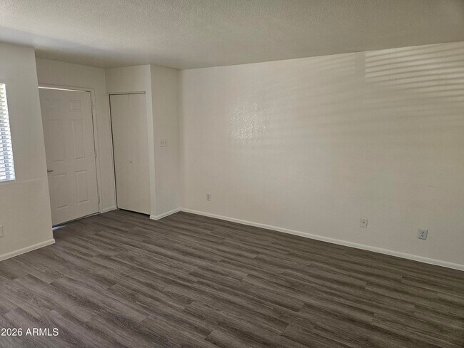 Building Photo - 3810 E Earll Dr