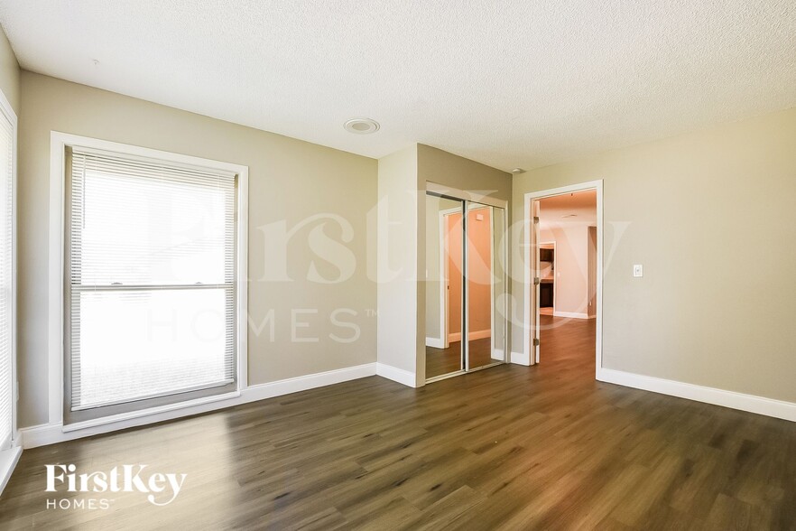 Building Photo - 409 Seville Ave