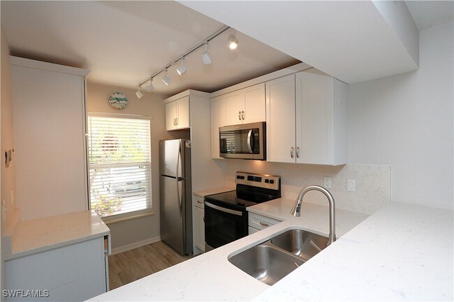 Building Photo - 1155 Mainsail Dr