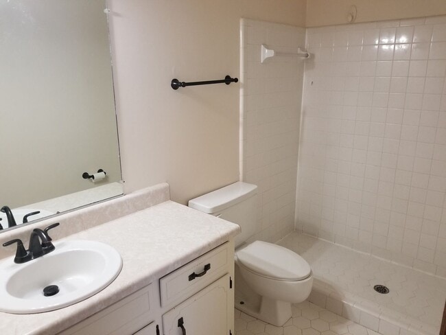 Building Photo - Spacious South Augusta Home Renovated. Con...