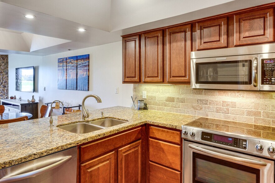 Building Photo - 7910 E Thomas Rd