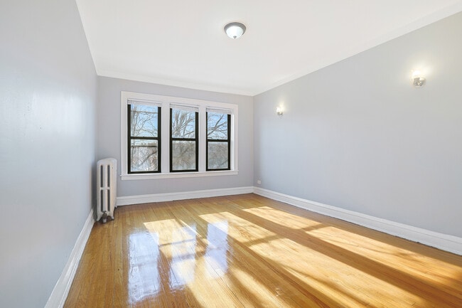 Building Photo - 7255-7257 S Calumet Ave