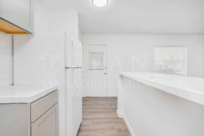 Building Photo - 301 Riverview Blvd
