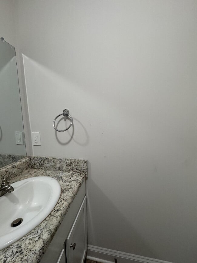 Building Photo - Sign a 12-month lease now and receive the ...