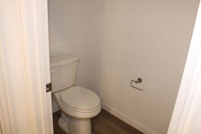 Building Photo - 628 Blue Rdg Dr