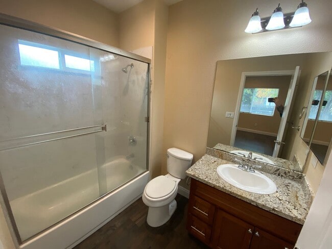 Building Photo - Spacious Corner Unit