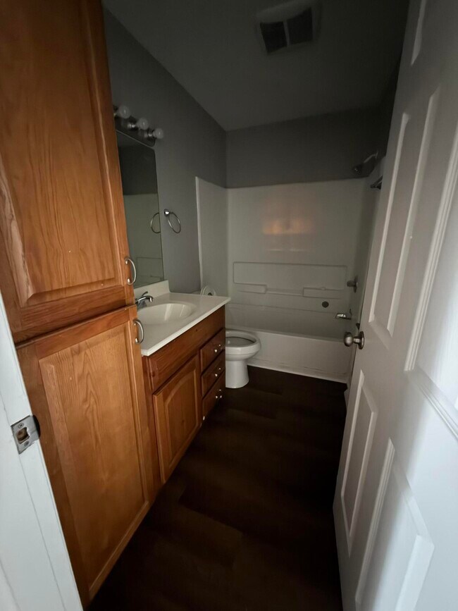 Building Photo - 611 Chestnut St