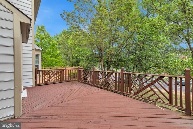 Building Photo - 1814 Fallbrook Ln