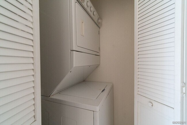 Building Photo - 2Bd/2Ba/2Pkg LELE PONO in Aiea - $2750