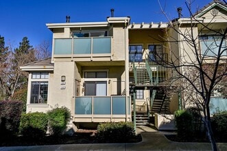 Building Photo - Update and Move-In Ready, 2BD/2BA, End-Unit Upper-Level Condo in Fostoria Terrace- DANVILLE