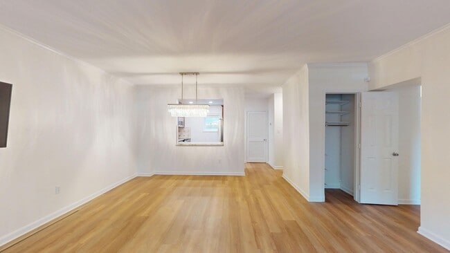 Building Photo - Rare Secluded Two Bedroom Arlington Townho...