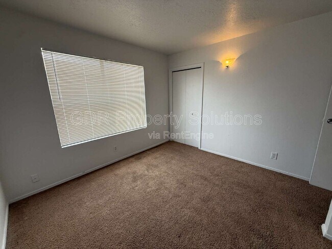 Building Photo - 1928 Buena Vista Dr SE