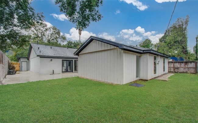 Building Photo - 10300 Mayfield Rd