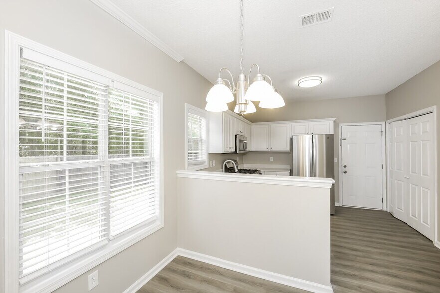 Building Photo - 1609 Blossom Dr