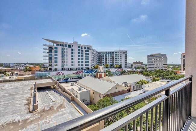 Building Photo - 33 S Palm Ave