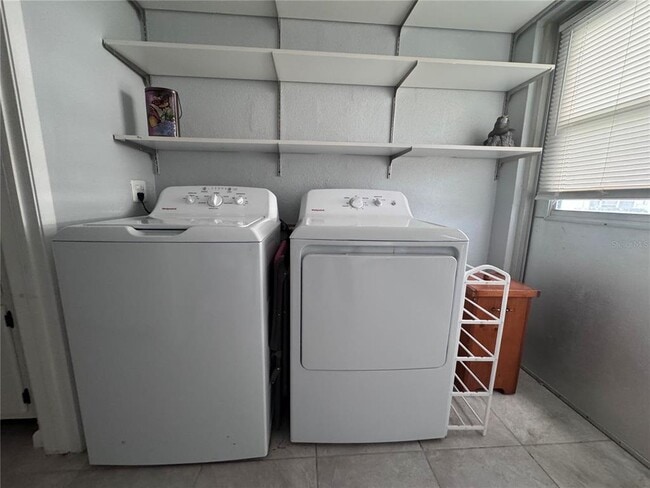 Building Photo - 100 El Camino Dr