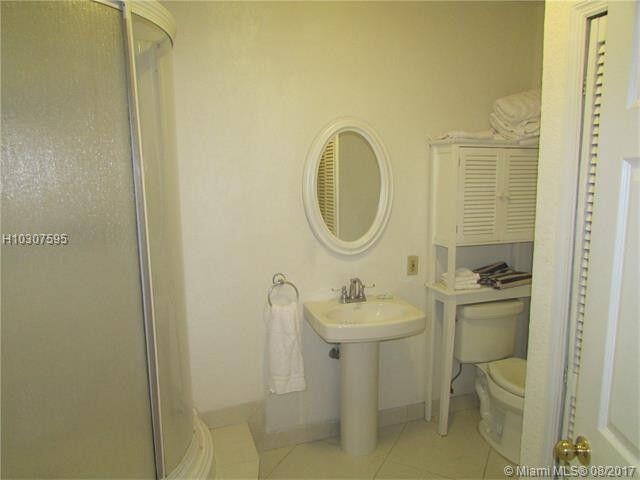 Building Photo - 2508 Bay Dr
