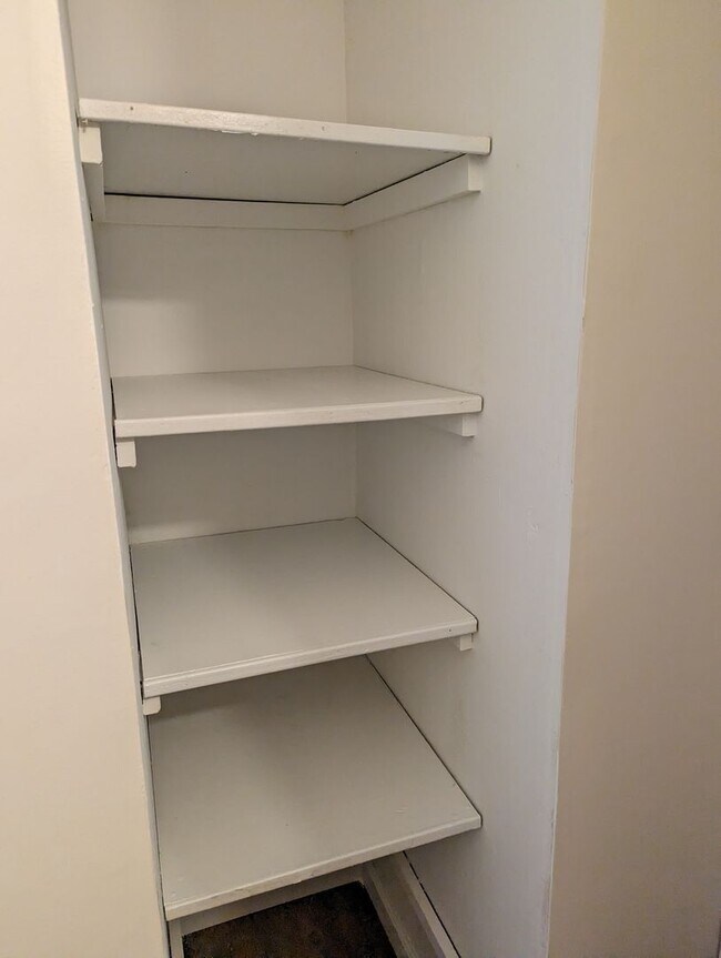 Building Photo - Available NOW - 3 Bed, 1 Bath Spacious Ran...