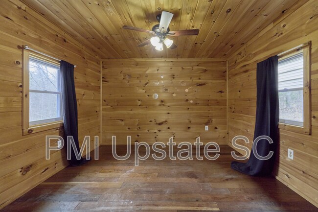 Building Photo - 573 Singing Pines Rd