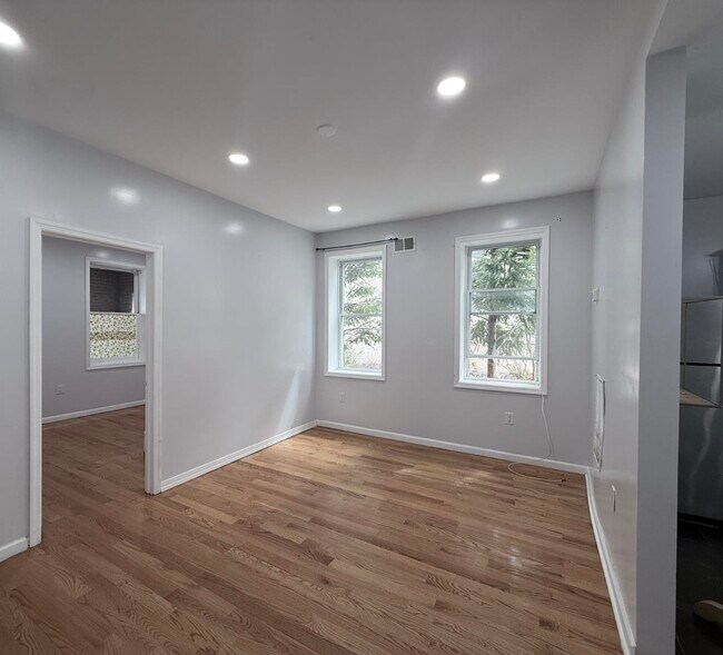 Building Photo - 146 W 27th St