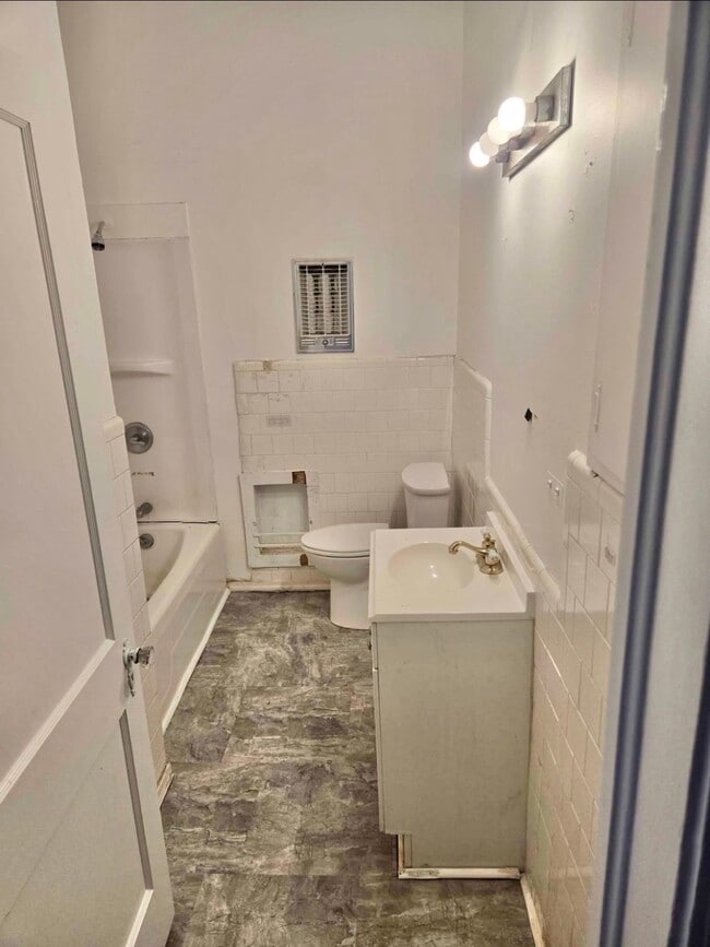 Building Photo - 4190 Sparks St