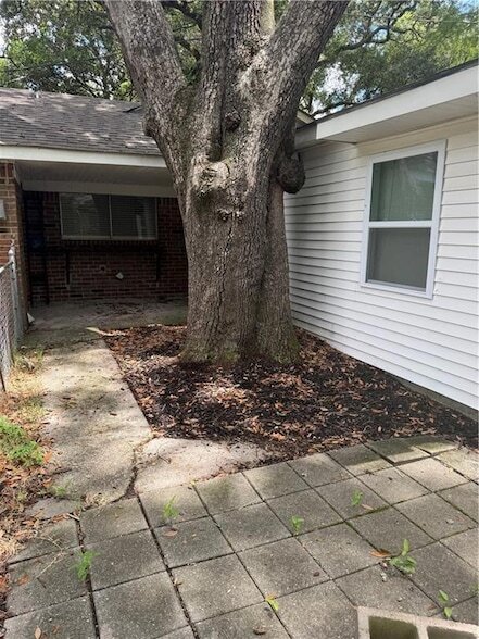 Building Photo - 306 Clover Dr
