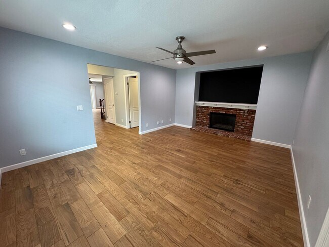Building Photo - Agoura Hills Gem with Private Yard & HOA Pool