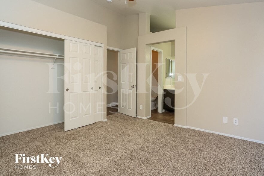 Building Photo - 4705 Crimson Leaf Dr