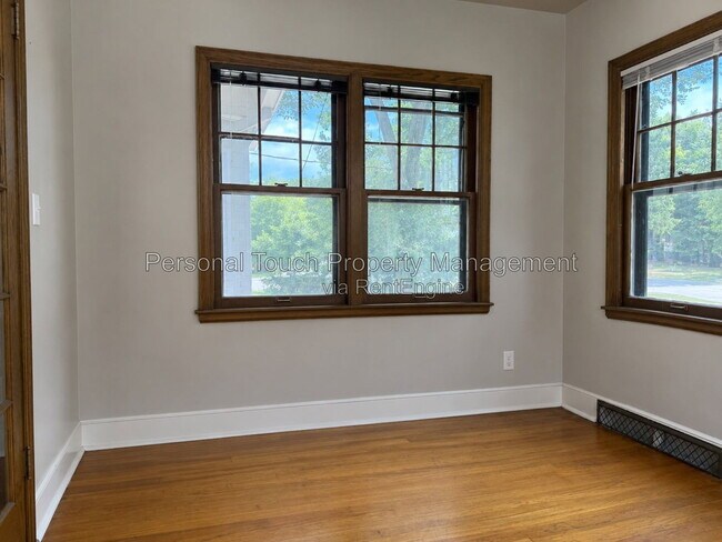 Building Photo - 704 8th St S