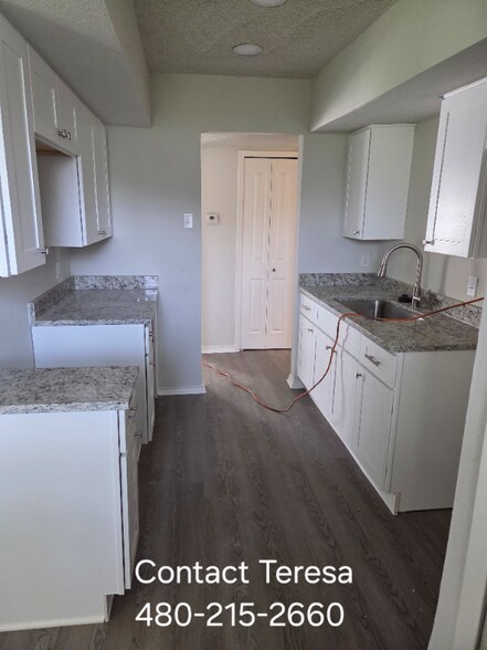 Building Photo - 4325 Chestnut Dr