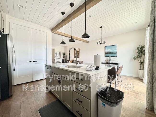 Building Photo - 1027 Wasatch Spring Rd