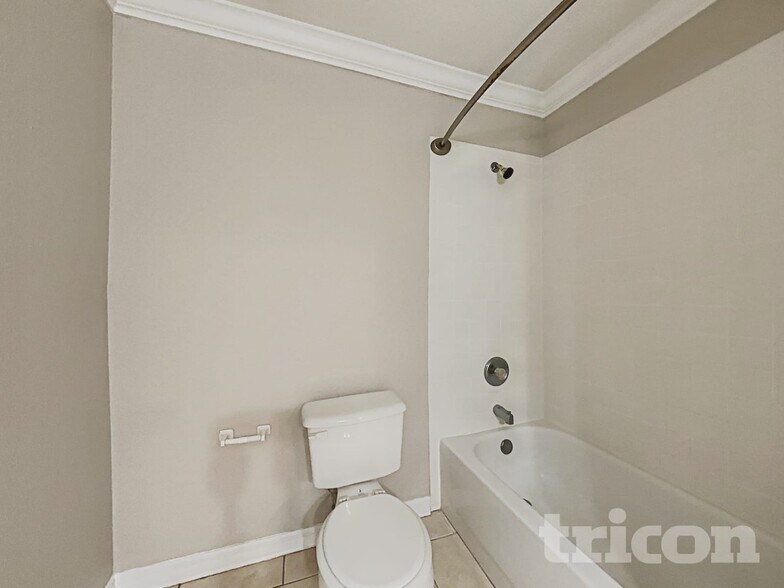 Building Photo - 13210 Maple St