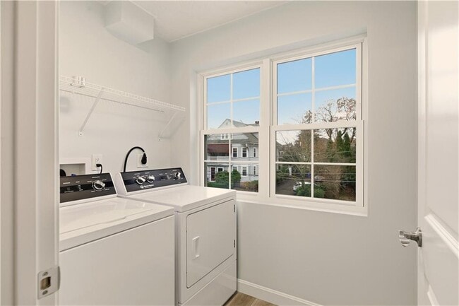 Building Photo - 47 Windsor Rd