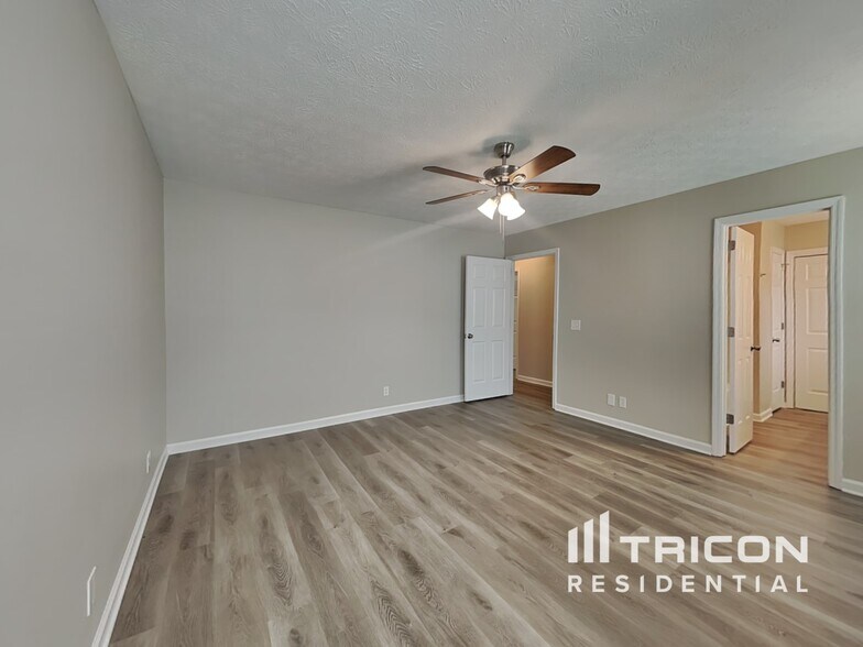 Building Photo - 3101 Chateau Valley Dr