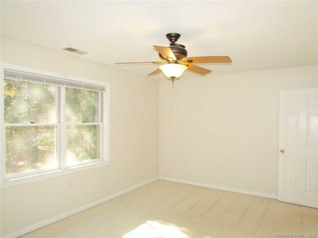 Building Photo - 1229 Winsted Rd