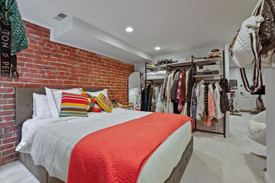 Building Photo - 1225 33rd St NW