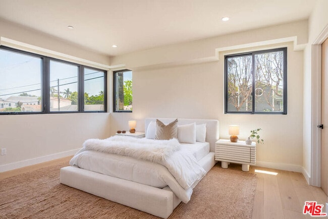 Building Photo - 1861 Barry Ave