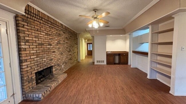 Building Photo - Beautiful North Arlington Townhome