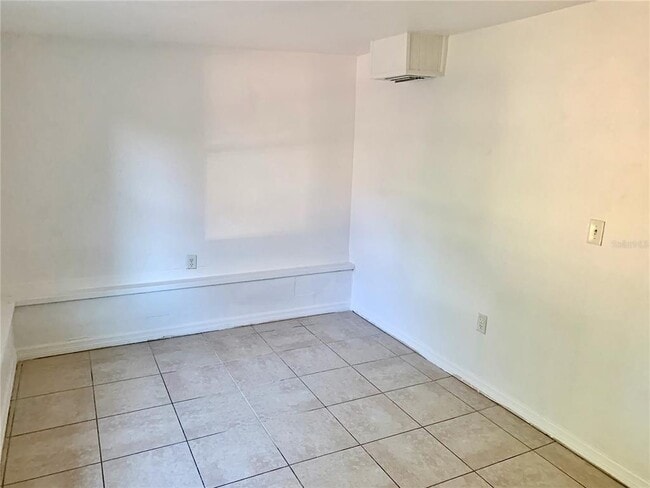 Building Photo - 2038 19th Ave W