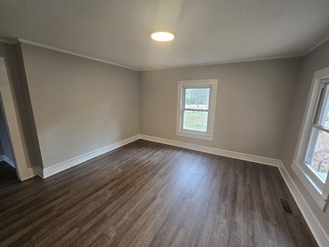 Building Photo - 729 Ninety Six Hwy