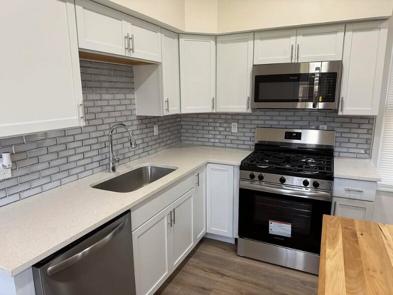 Building Photo - 10450 W 93rd Ave