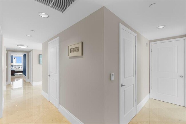 Building Photo - 3101 S Ocean Dr