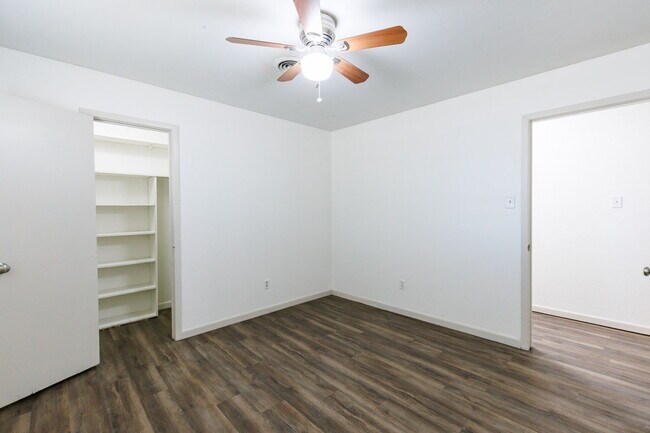 Building Photo - Newly remodeled 3/2/2 in north Lubbock!  M...