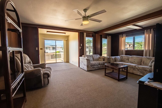 Living Room - 94-872 Lumiholoi St
