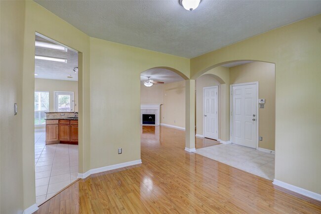 Building Photo - 3323 Pioneer Bend Ln